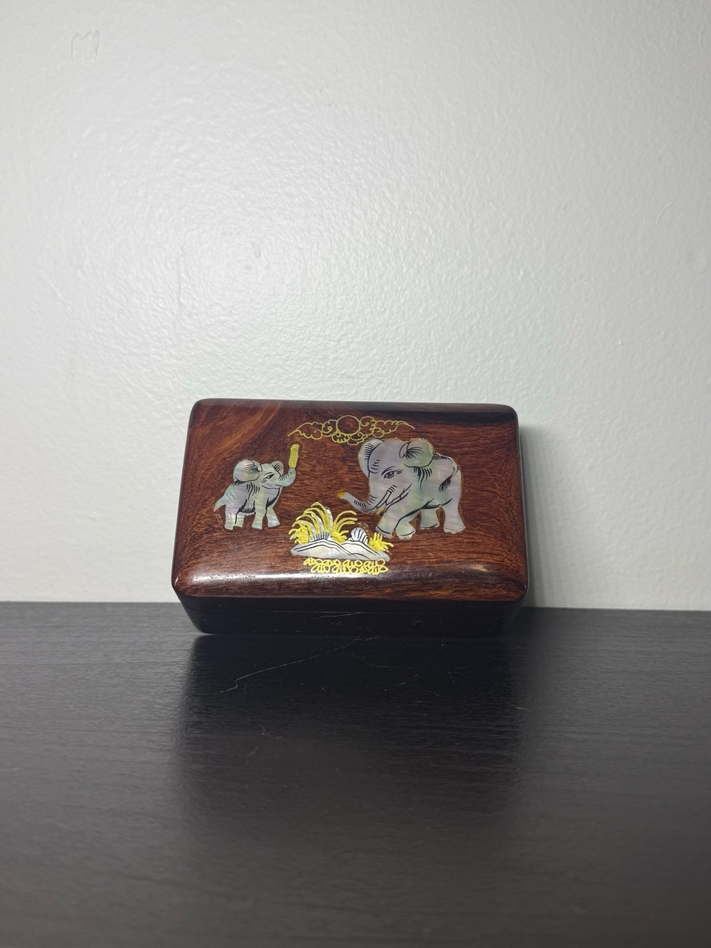 Small Vintage 1990s Wooden Elephants Jewelry / Trinket Box
